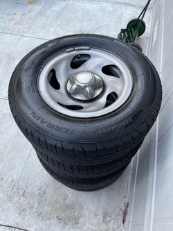 235/ 70 R16. 5 lugs. Tires 70%
