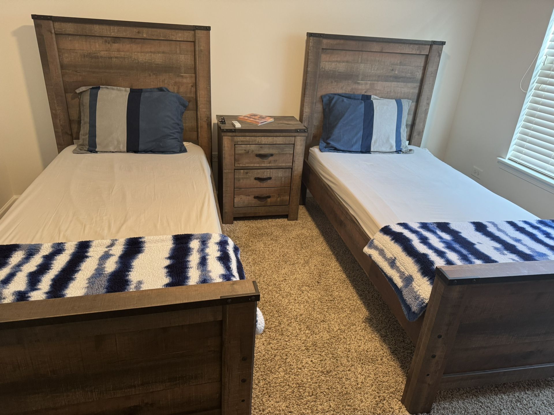 Twin Size Beds 