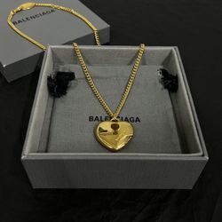 Fashion versatile must-have