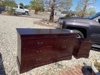 Dresser and night stand in good condition