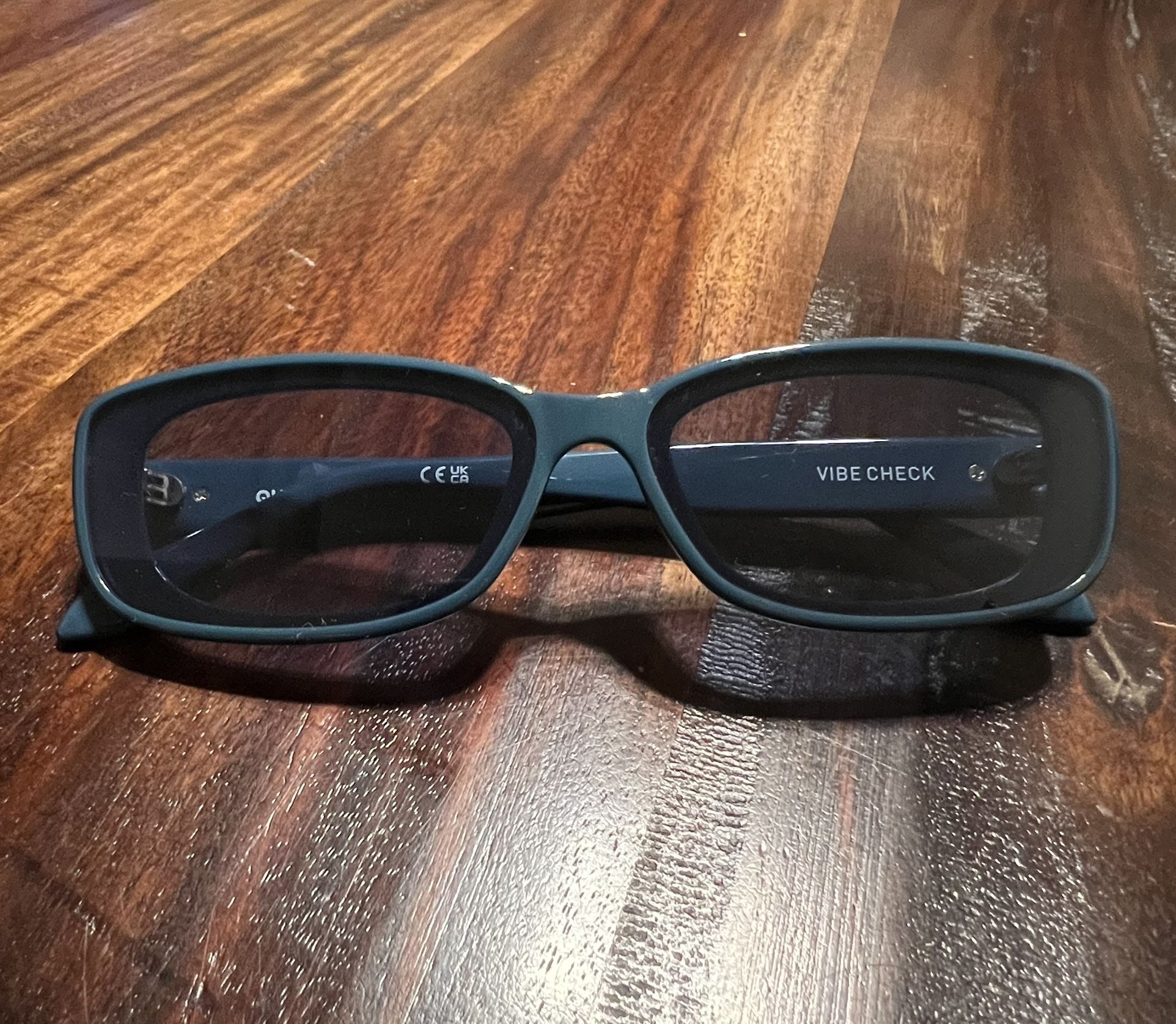 Quay Australia Sunglasses, Vibe Check