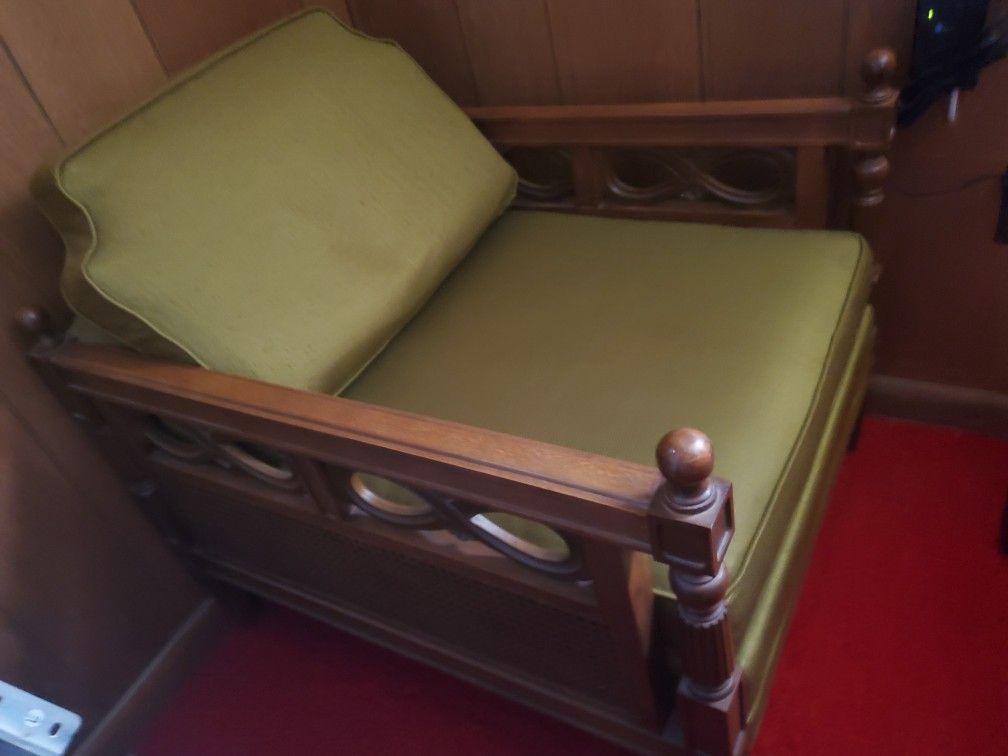 2 Living Room Chairs PPU