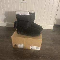 Uggs Bailey Bow Maxi Color Black  Size 1 