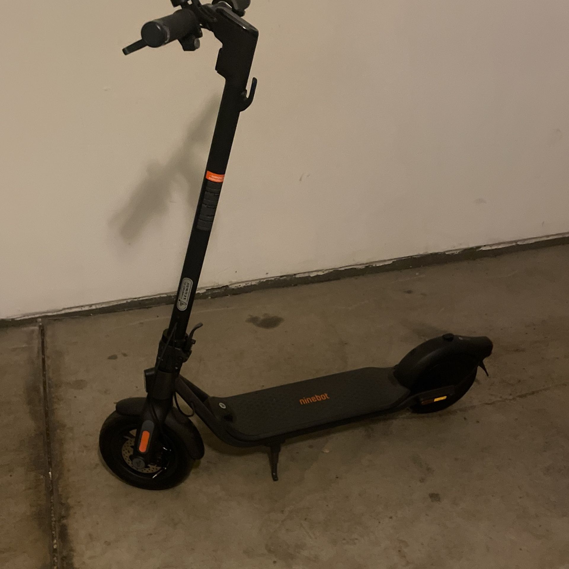 Segway Ninebot F2 Scooter
