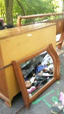 King. Bedroom set. 200 dollars