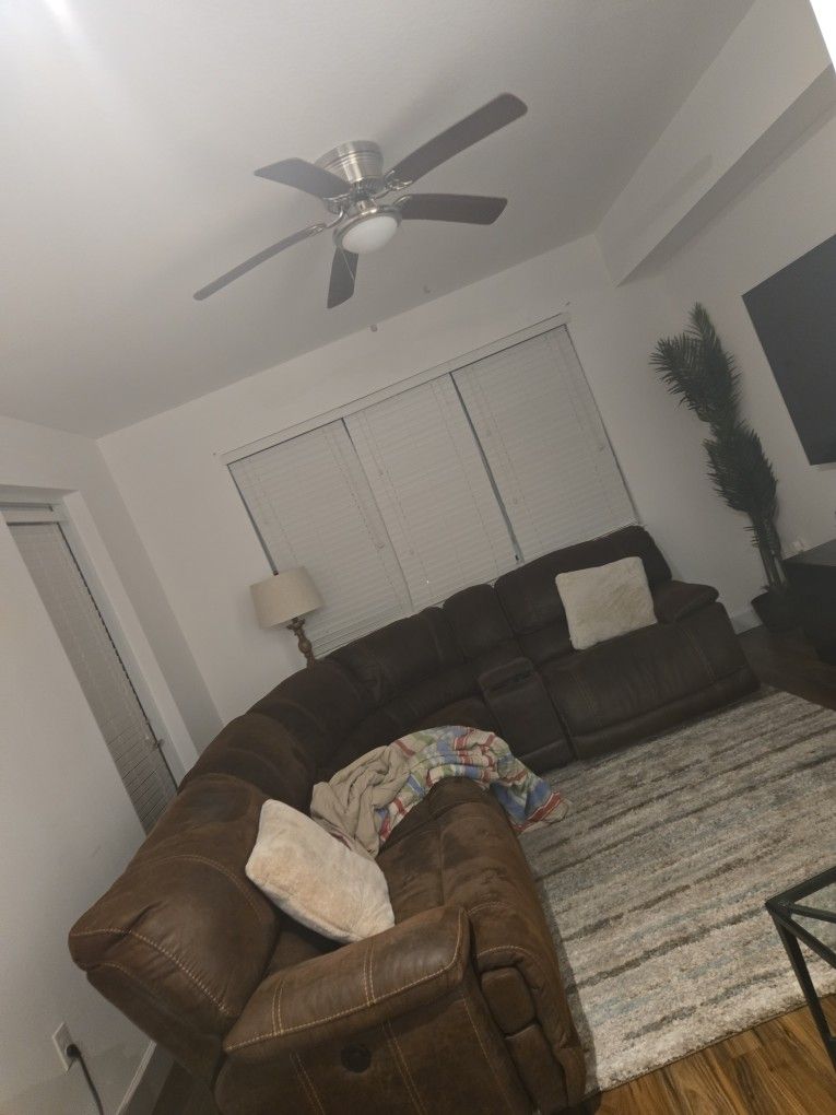 7 Pcs Electric Recliner Sectional. 