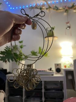 URBAN OUTFITTERS wall hanging photo clip