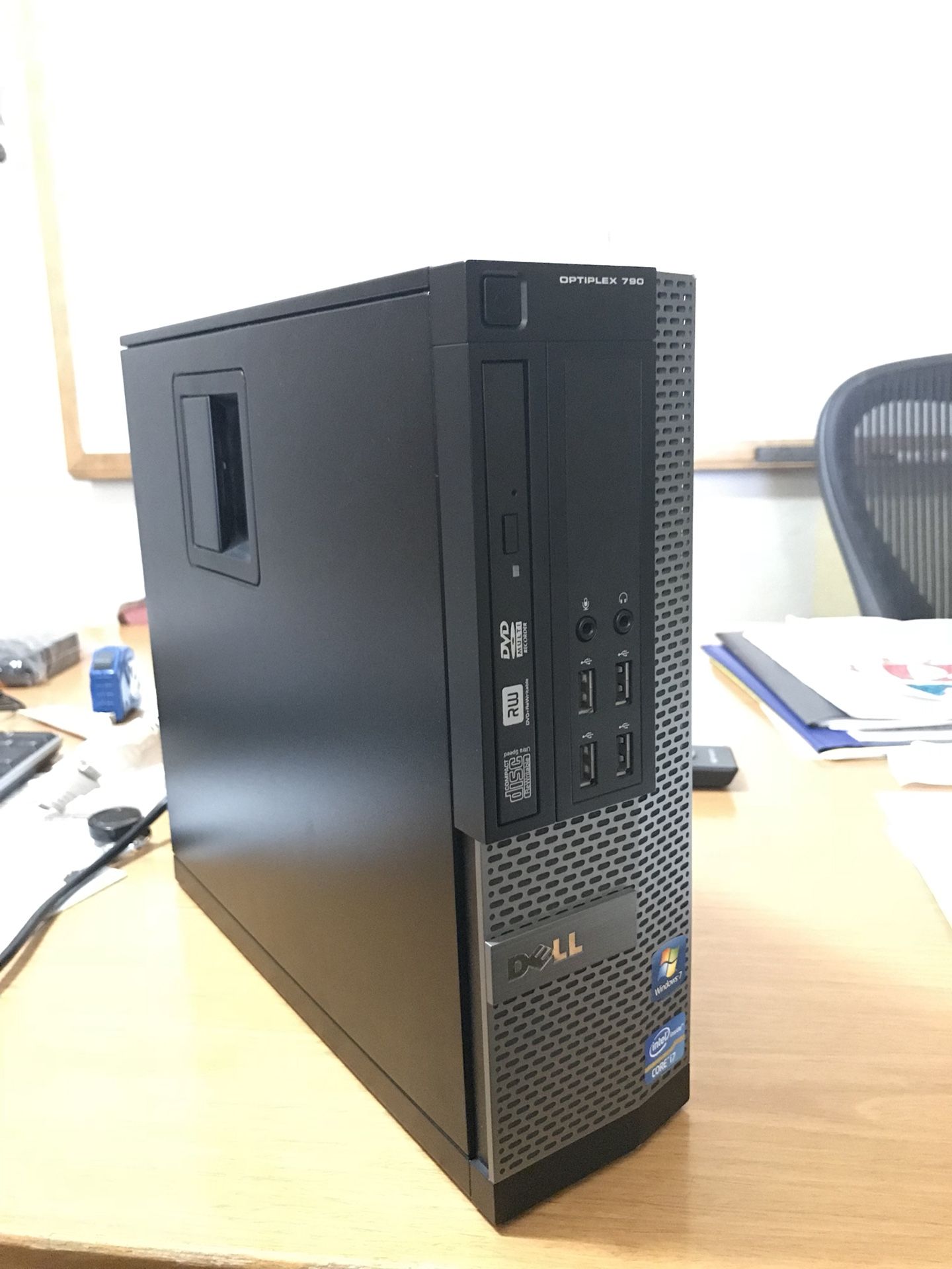 Dell Optiplex 790 (D036) w/ AMD Radeon Graphics Card