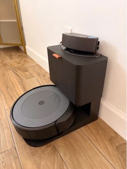 Roomba with station and mop
