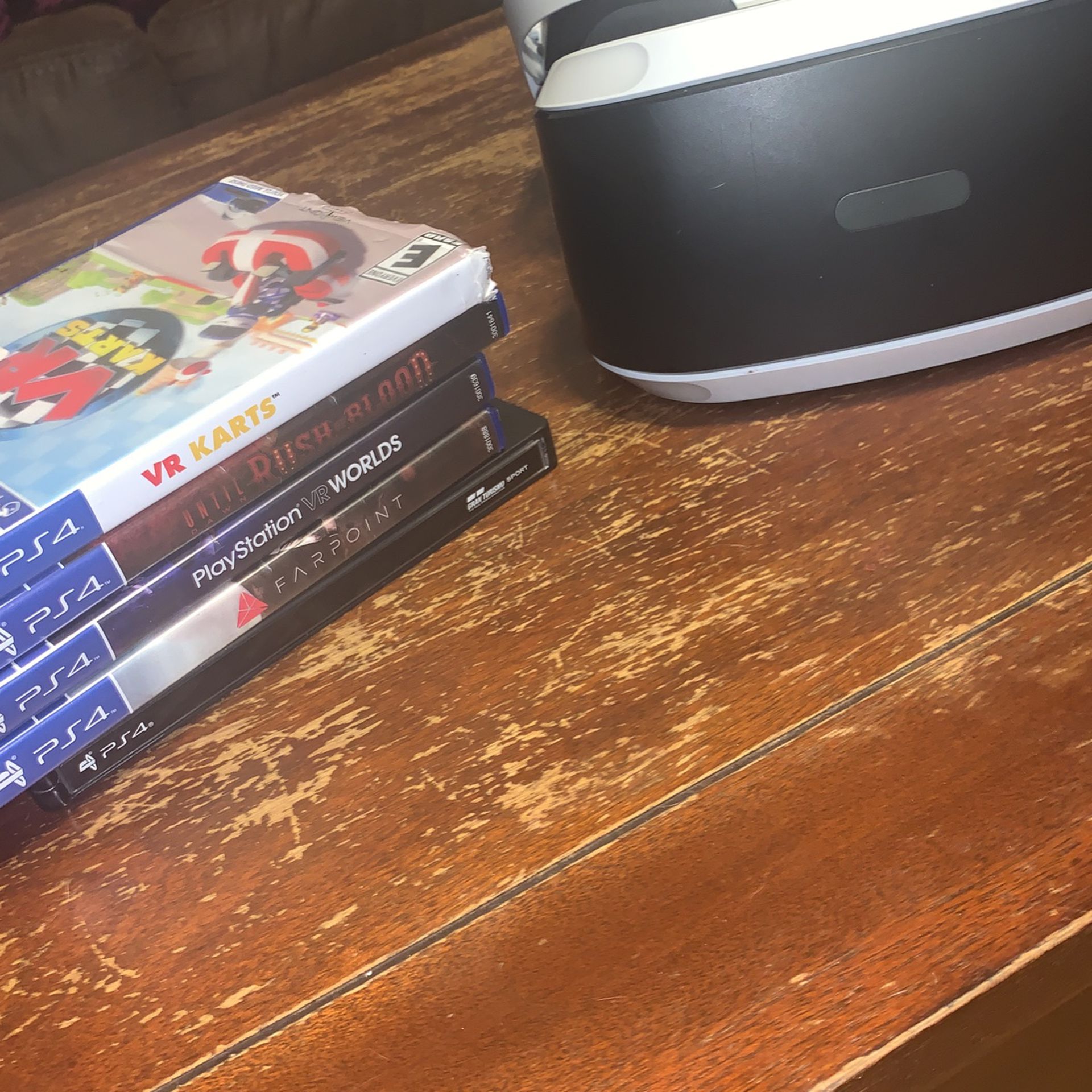 PS4 VR BARELY USED W/ CAMERA AND GAMES