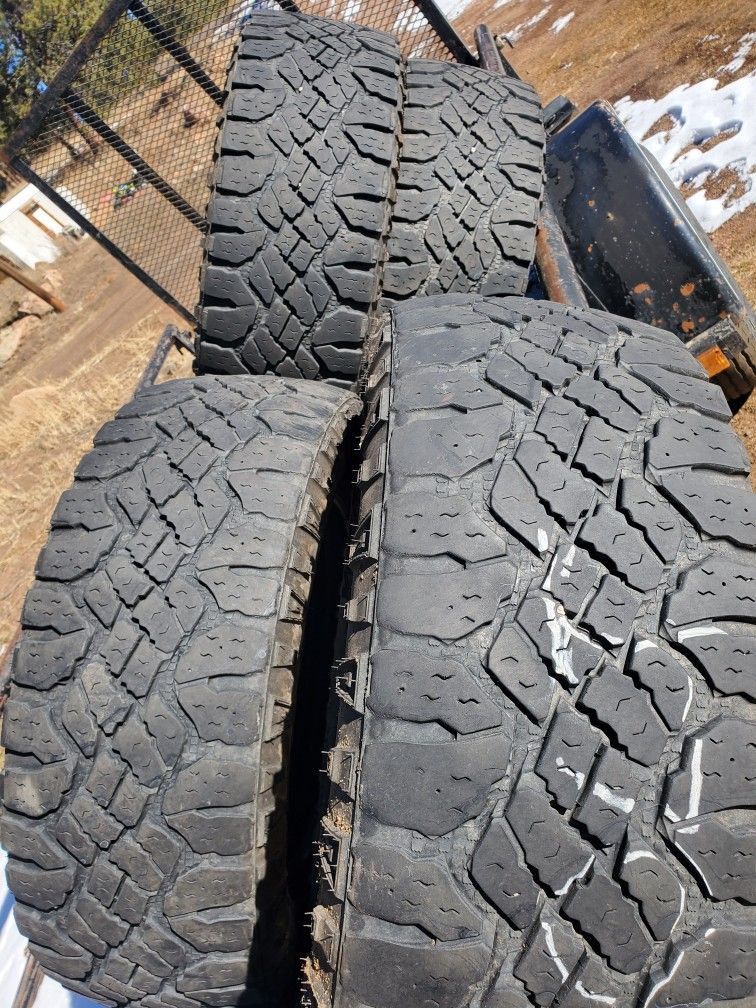 4 truck tires. All have fair tread no holes LT285/60R20