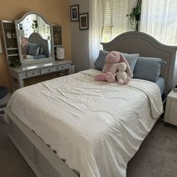 Full Size Bed 