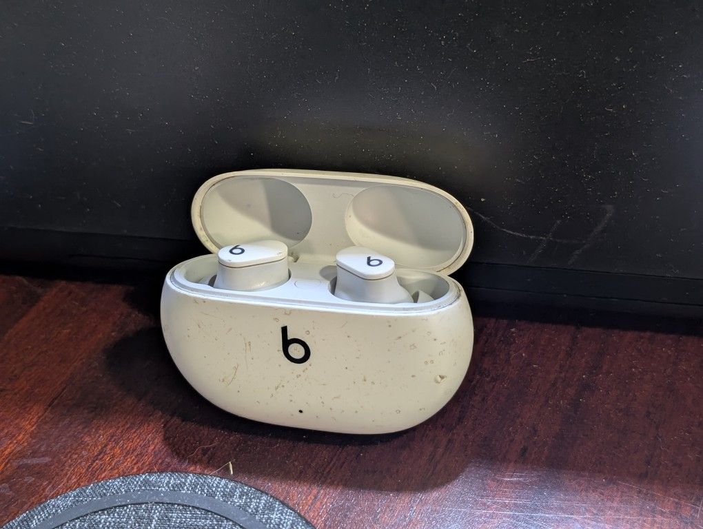Beats Studio Buds