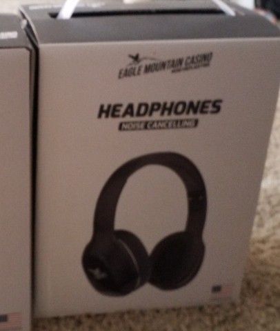 BRAND NEW HEADPHONES 🎧 NOISE CANCELLING 