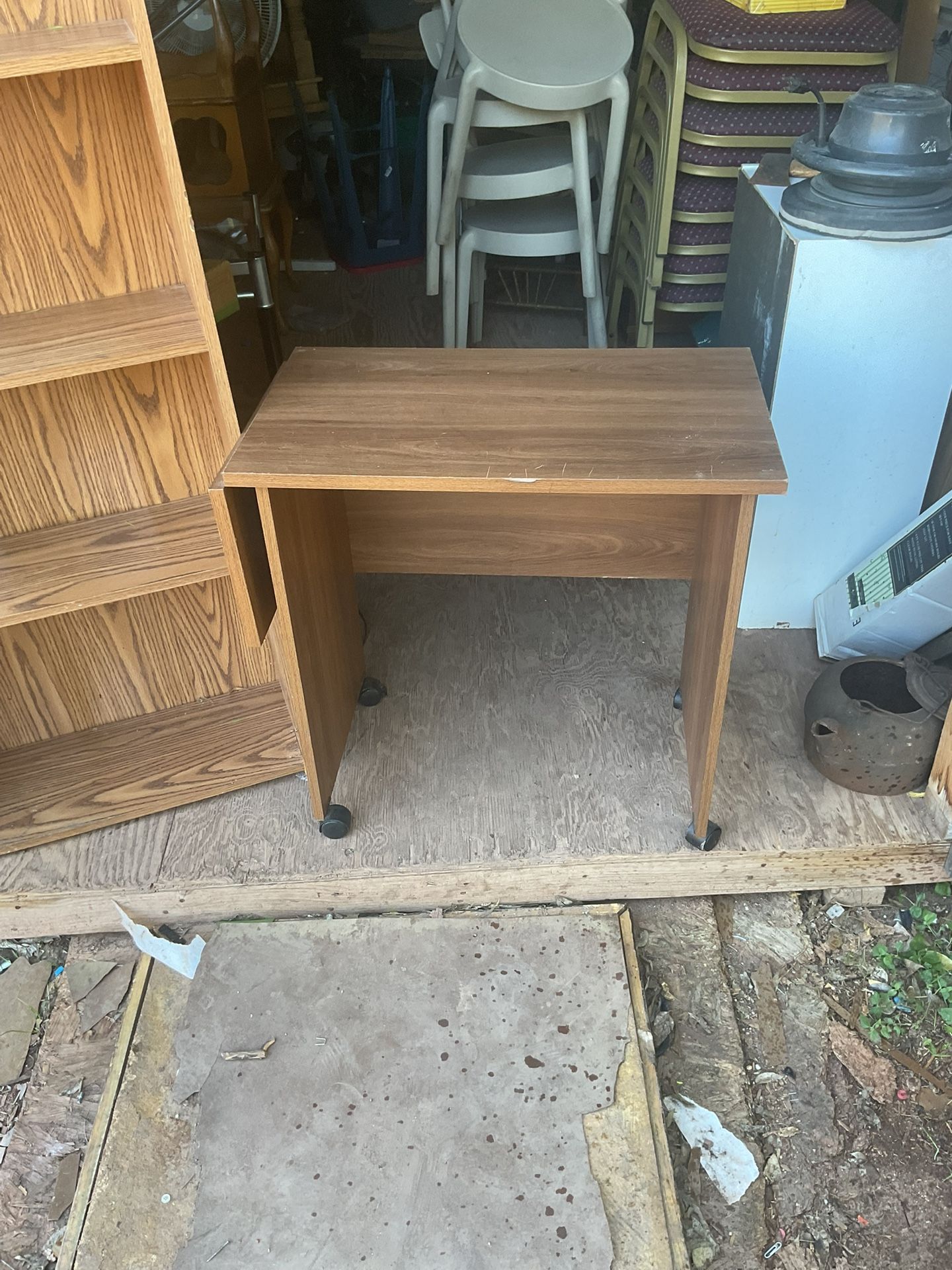 Kitchen stand it’s 27 inches tall 27 wide and 16 inches deep