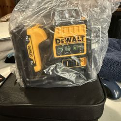 Brand New DEWALT 089LG 12V Green 360° Laser Level Kit – Battery & Charger Included