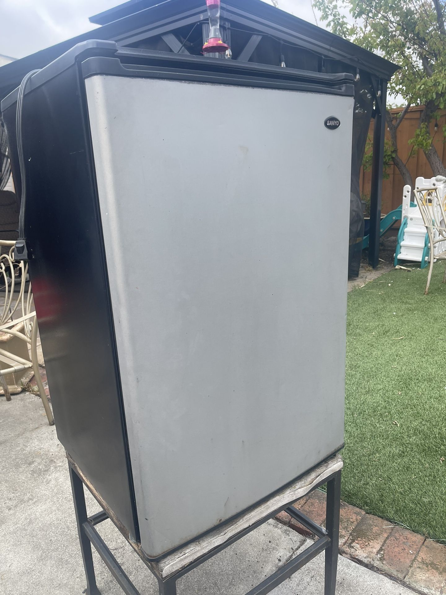 Sanyo Mini Fridge