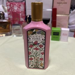 Gucci Flora gorgeous gardenia perfume 100ml *never used, damaged exterior*