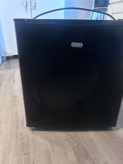 Mini refrigerator