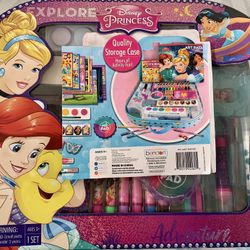 Disney Princess: Art Case W/2 Act Books