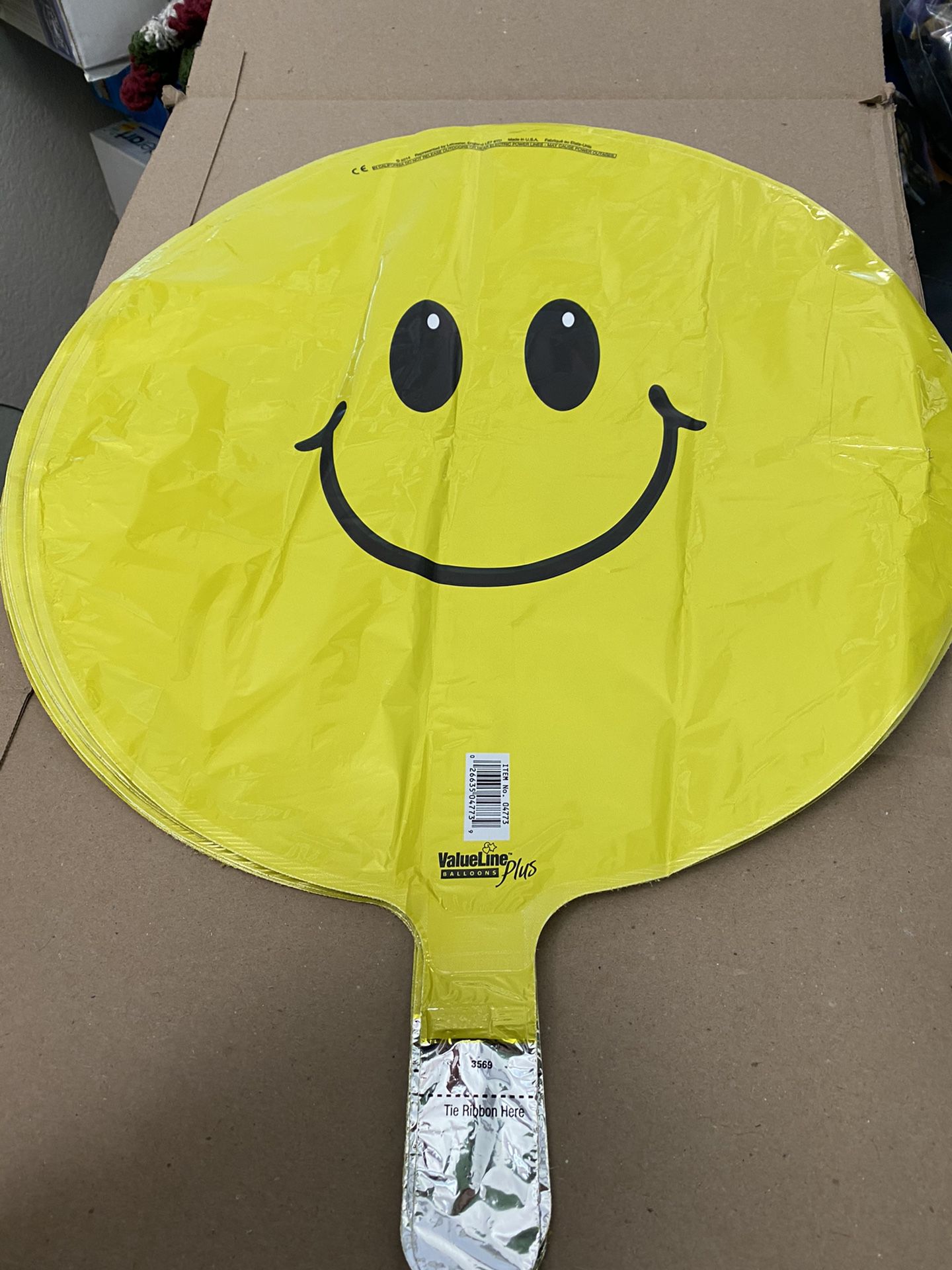 New Classic Smiley Face 17” Round Foil Balloon!