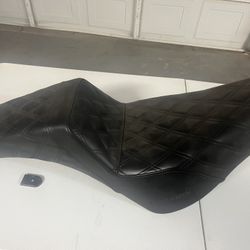 Street Bob Seat