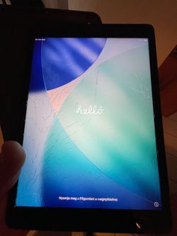 Ipad 9th Gen Cellular 64GB ( Cracked Screen) $120 OBO