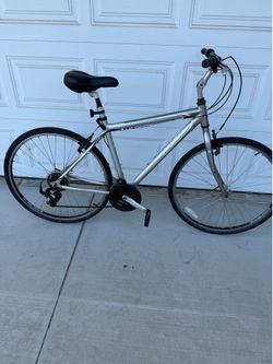 Trek 7000 Hybrid Bike