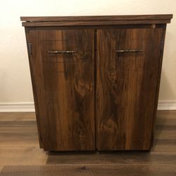 Sewing Machine Cabinet With Lift