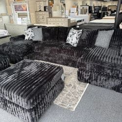 Double Chaise Sectional. 🚚WE DELIVER🚚