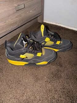 Air Jordan 4 Yellow Thunders