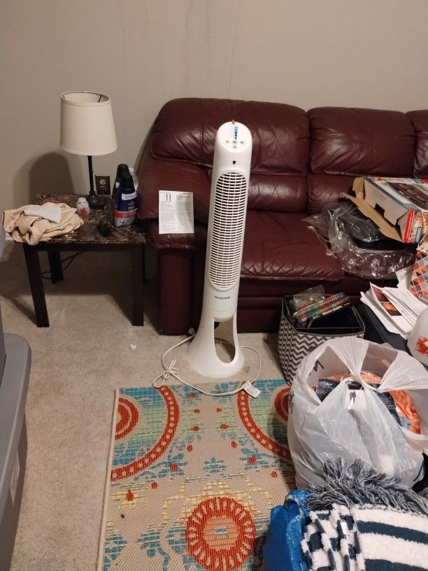 Honeywell Quietset Whole Room Tower Fan w/ Remote & Owner's Manual 