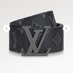 Never Worn Louis Vuitton 40mm Reversible Belt