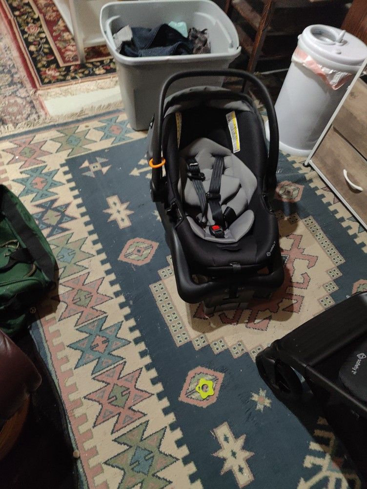 Safety First Car Seat & Stroller - Infant