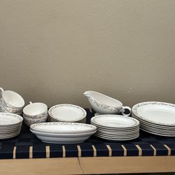 Harmony House “Arlington” Pattern Manufactured By Hall China, Mid-1900’s, Excellent Condition