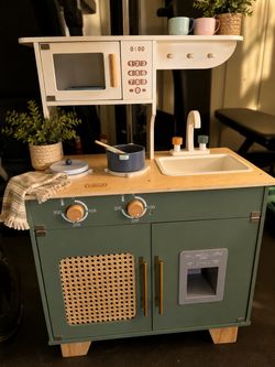 Robud Wooden Kids Play Kitchen Set