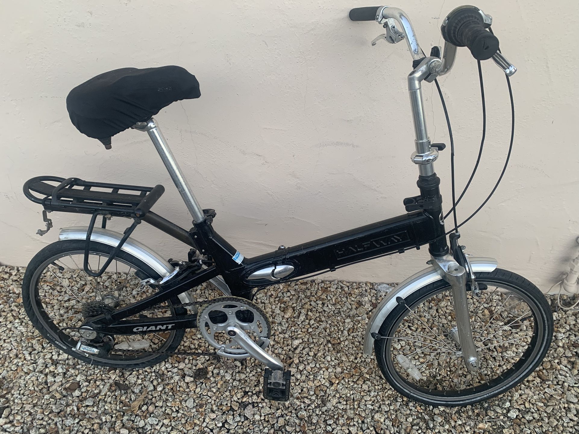 GIANT HALFWAY FOLDING BIKE