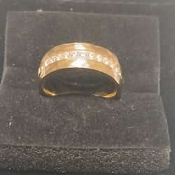 Gold Tone Ring with Rhinestones