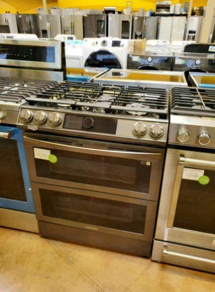 Samsung Gas Range With Double Oven New Open Box 30"