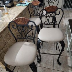 Juego De 4 Sillas Altas En Perfectas Condiciones .