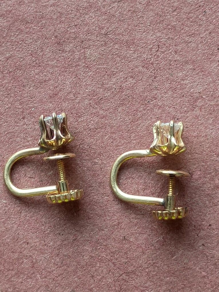 14k Old Screw Diamonds Beautiful Screw Back Earrings