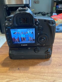 Canon EOS 5D III - good condition with battery pack and batteries