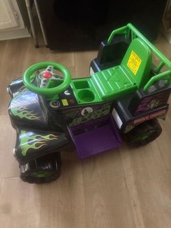 6V Grave Digger Ride on Car Monster Truck Monster Jam Graphics for Boys & Girls 18-36 Months