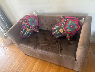 Sturdy storage bench