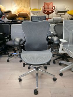LIKE NEW HERMAN MILLER MIRRA 2 CHAIR FULLY ADJUSTABLE ARMS LUMBAR SUPPORT TILT LOCK TILT TENSION ADJUSTMENTS