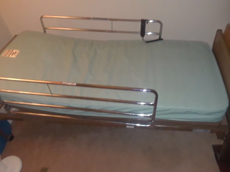 Multifuntionaly hospital bed (invacare)