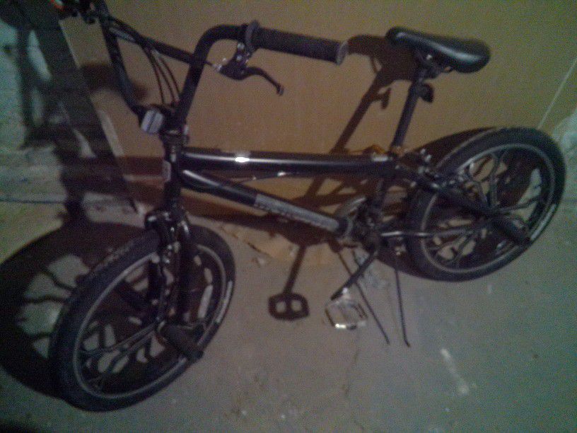 Mongoose Rebel Boys BMX Bike 