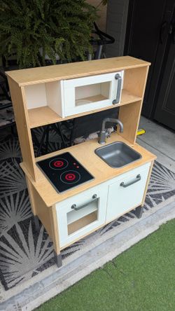Kids Play Kitchen