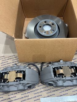 2015 Ford Mustang GT Front New Take-off Calipers, Pads, Rotors, Hoses