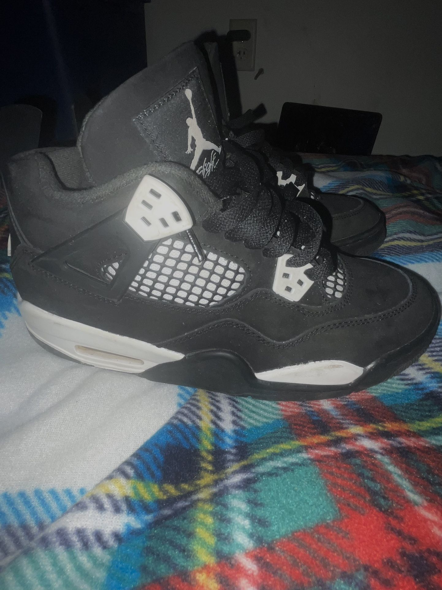 Air Jordan 4 Retro White Thunder